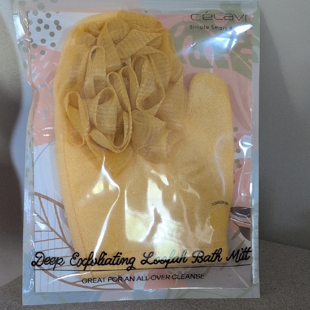 Olivella Apricot Face & Body Soap with Exfoliating Glove - Picture 3 of 3